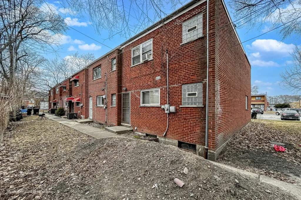9586 South Colfax Avenue Chicago IL 60617