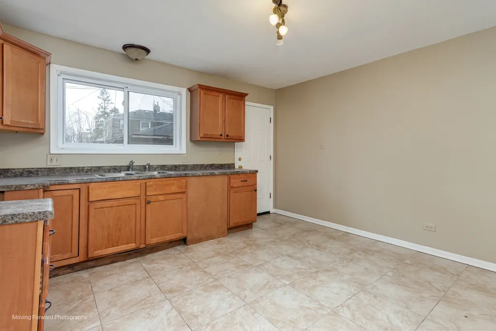 9586 South Colfax Avenue Chicago IL 60617