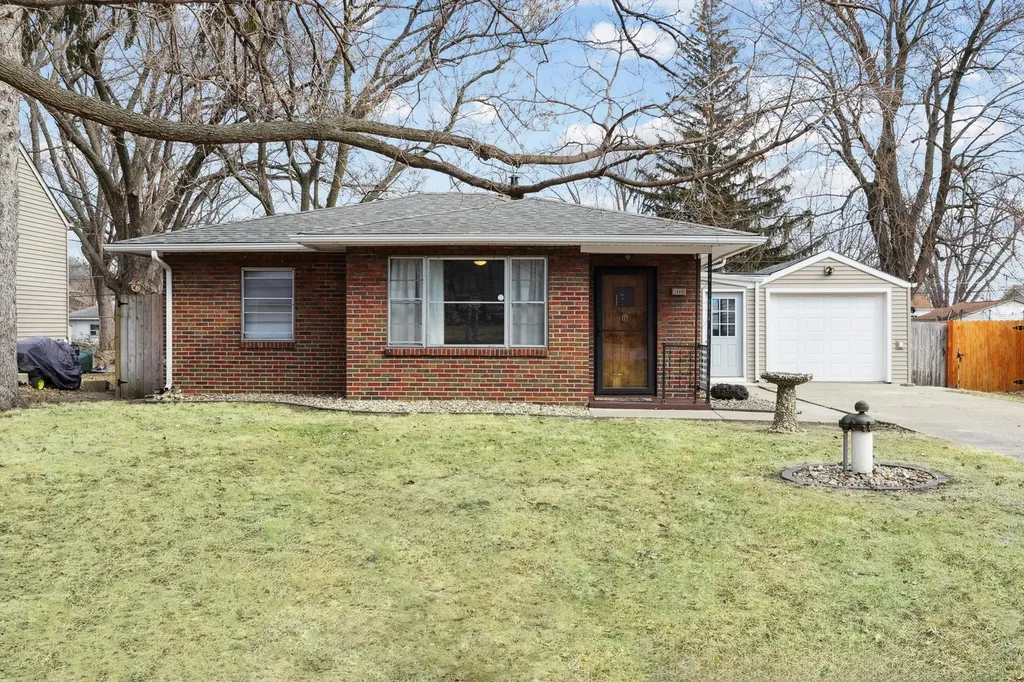 3808 15TH Street B Moline IL 61265