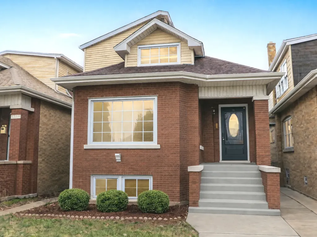5529 West Cornelia Avenue Chicago IL 60641
