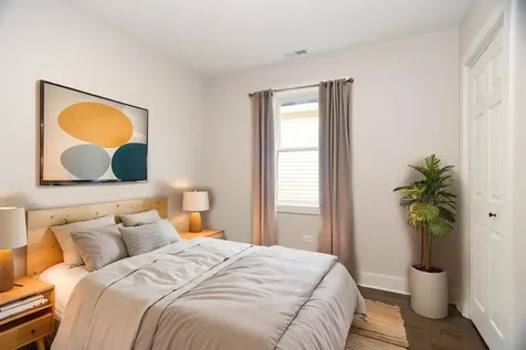 5529 West Cornelia Avenue Chicago IL 60641