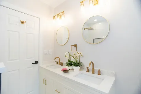 5529 West Cornelia Avenue Chicago IL 60641