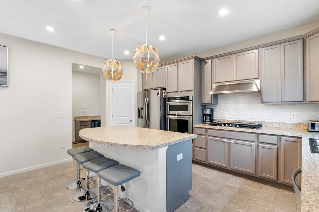 12455 South Compass Avenue Plainfield IL 60585