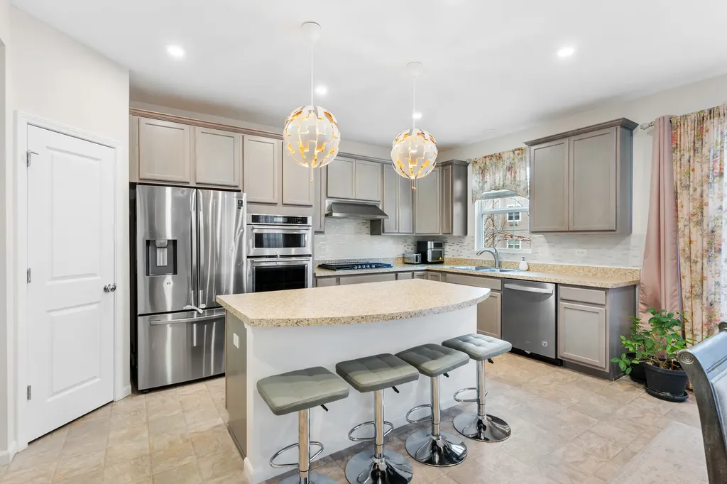 12455 South Compass Avenue Plainfield IL 60585