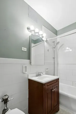 1205 West Sherwin Avenue Chicago IL 60626
