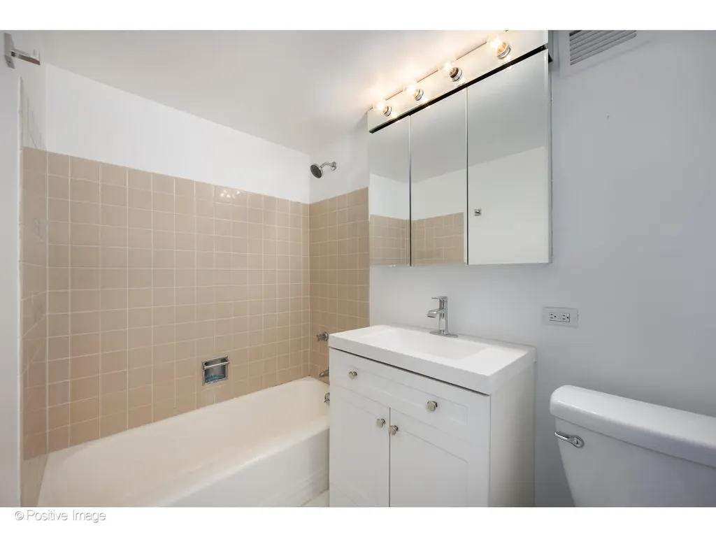 1 East Schiller Street Chicago IL 60610