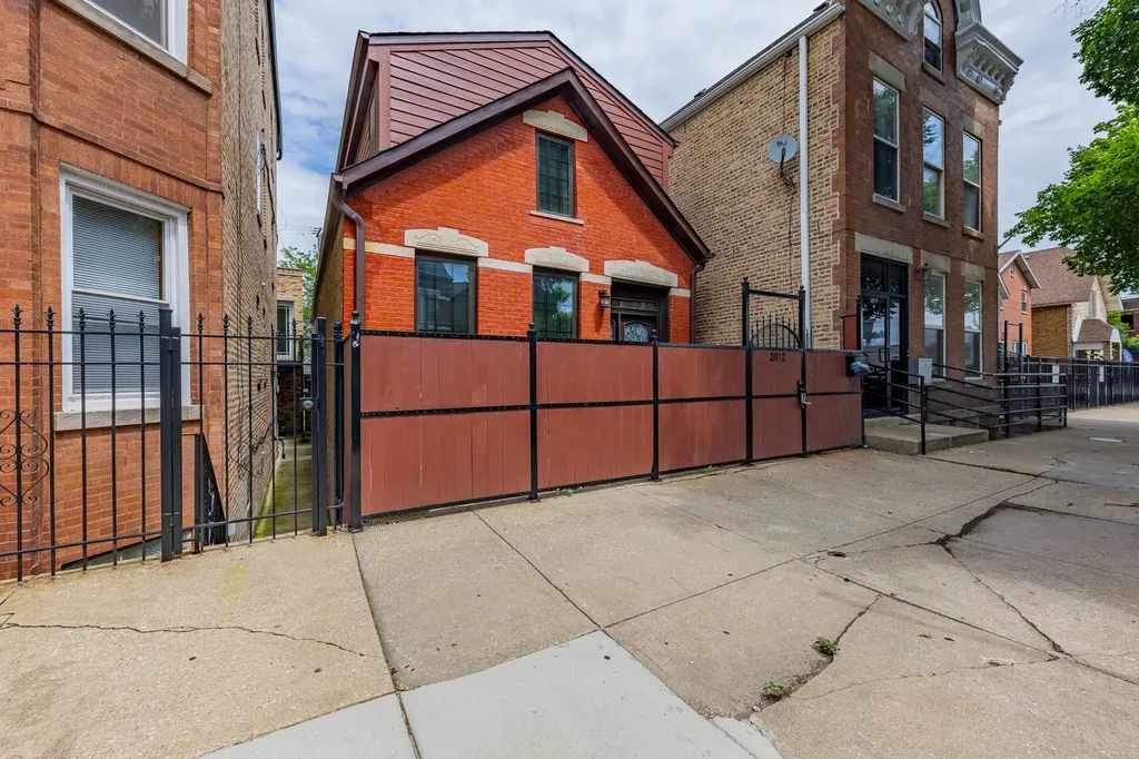 2012 West Coulter Street Chicago IL 60608