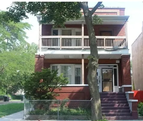 2704 East 77th Street Chicago IL 60649