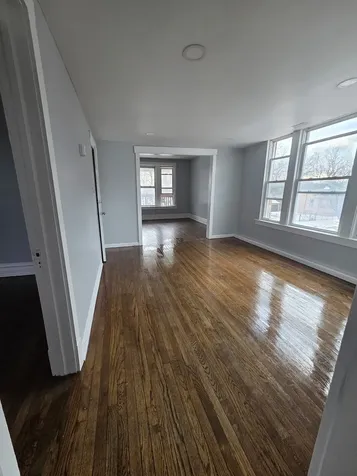 2704 East 77th Street Chicago IL 60649