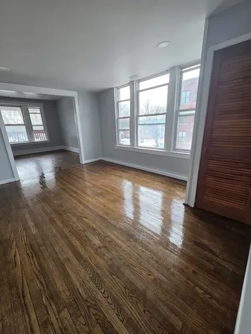 2704 East 77th Street Chicago IL 60649