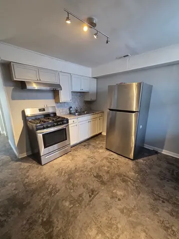 2704 East 77th Street Chicago IL 60649