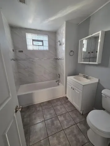 2704 East 77th Street Chicago IL 60649