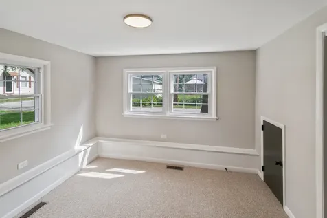 428 East 156th Place South Holland IL 60473