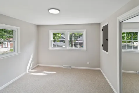 428 East 156th Place South Holland IL 60473