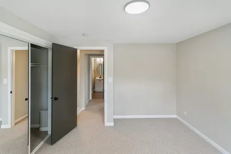 428 East 156th Place South Holland IL 60473