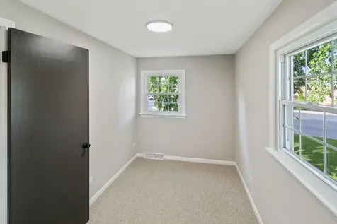 428 East 156th Place South Holland IL 60473