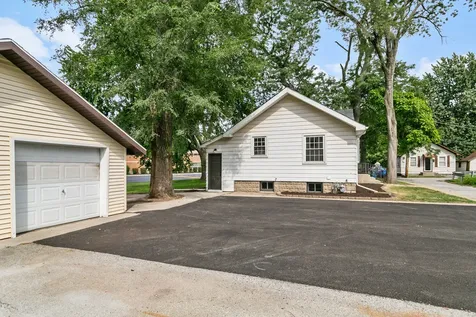 428 East 156th Place South Holland IL 60473