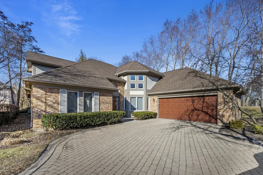 556 Rivershire Place Lincolnshire IL 60069