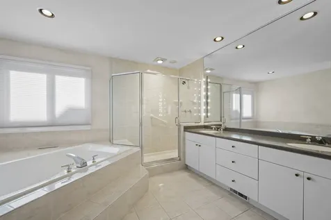 556 Rivershire Place Lincolnshire IL 60069