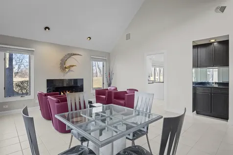 556 Rivershire Place Lincolnshire IL 60069