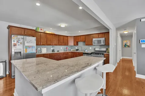 935 East 169th Street South Holland IL 60473