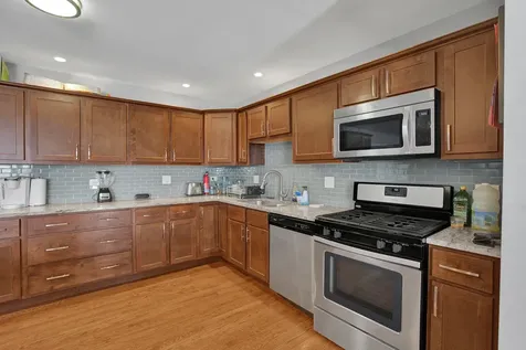 935 East 169th Street South Holland IL 60473