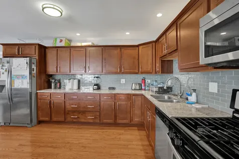 935 East 169th Street South Holland IL 60473