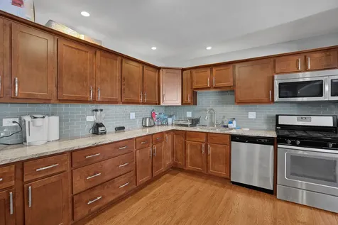 935 East 169th Street South Holland IL 60473