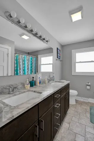 935 East 169th Street South Holland IL 60473