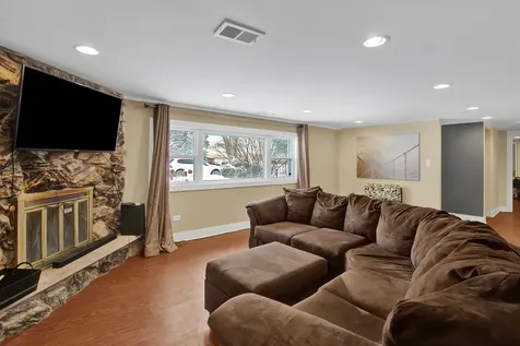 935 East 169th Street South Holland IL 60473