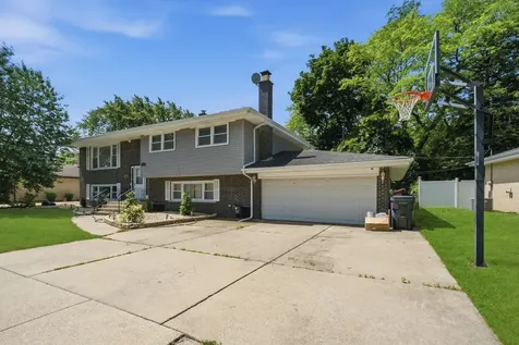 935 East 169th Street South Holland IL 60473