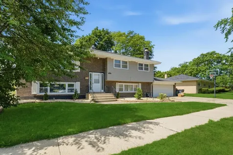 935 East 169th Street South Holland IL 60473