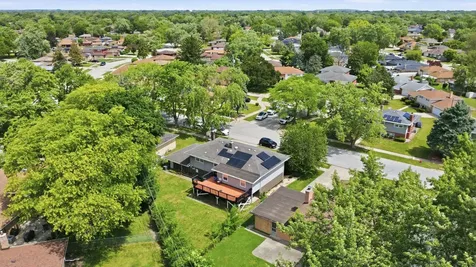 935 East 169th Street South Holland IL 60473