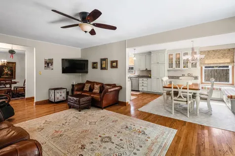 1132 Pine Tree Lane Libertyville IL 60048