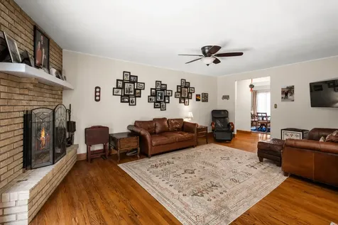 1132 Pine Tree Lane Libertyville IL 60048