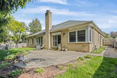 1132 Pine Tree Lane Libertyville IL 60048
