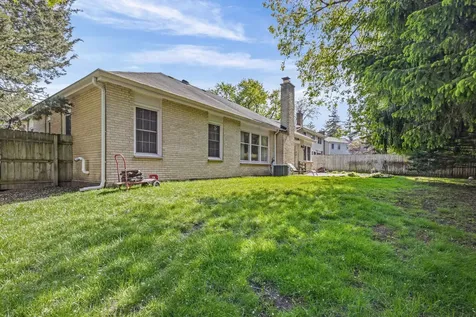 1132 Pine Tree Lane Libertyville IL 60048
