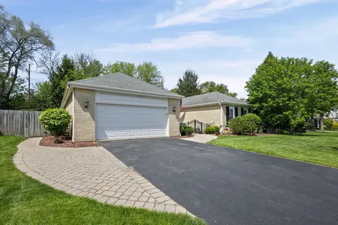 1132 Pine Tree Lane Libertyville IL 60048