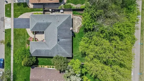 1132 Pine Tree Lane Libertyville IL 60048