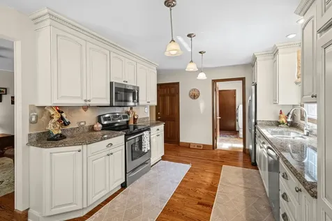 1132 Pine Tree Lane Libertyville IL 60048