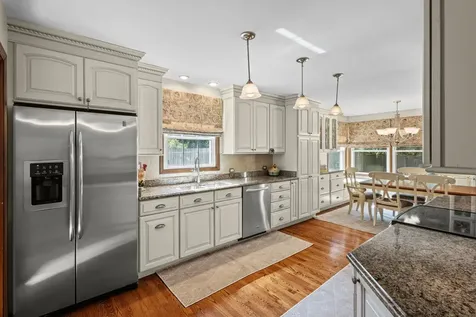 1132 Pine Tree Lane Libertyville IL 60048
