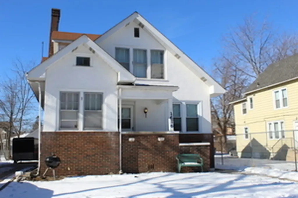 1616 Victoria Avenue North Chicago IL 60064