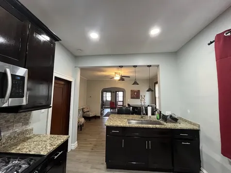 1616 Victoria Avenue North Chicago IL 60064