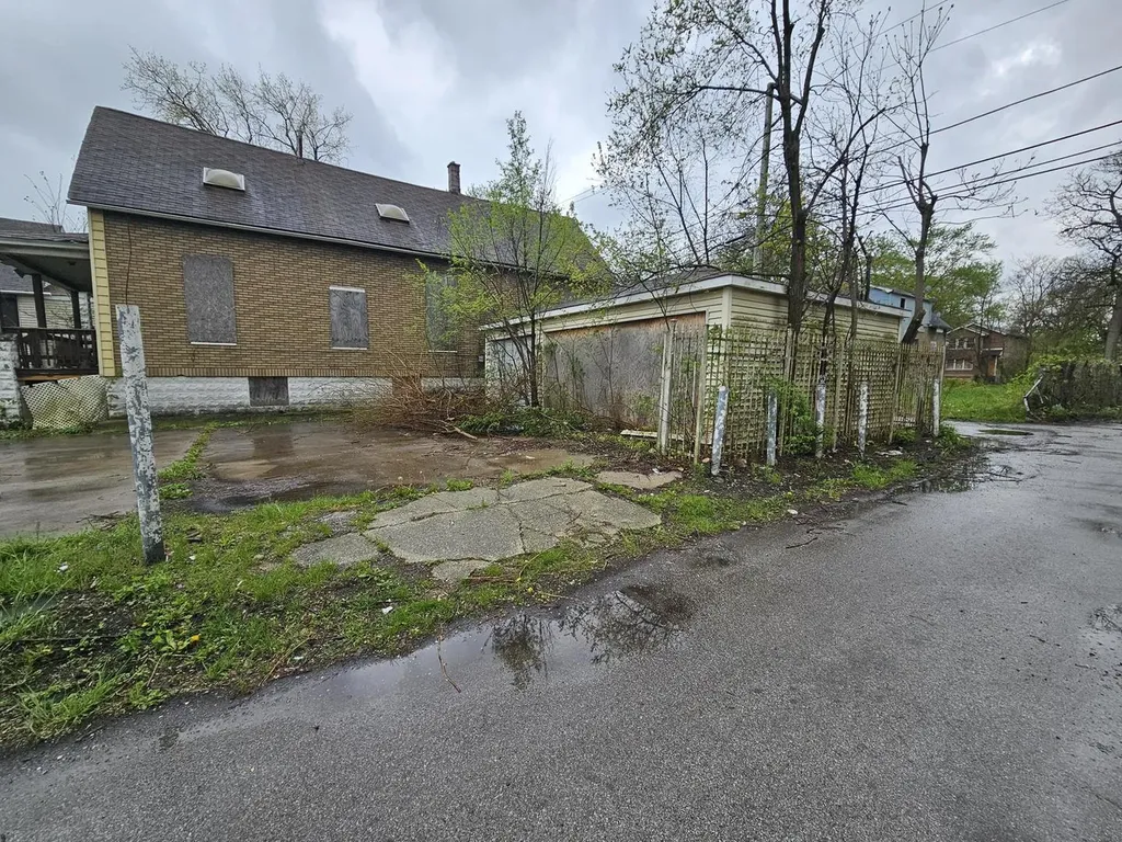 11920 South Calumet Avenue Chicago IL 60628