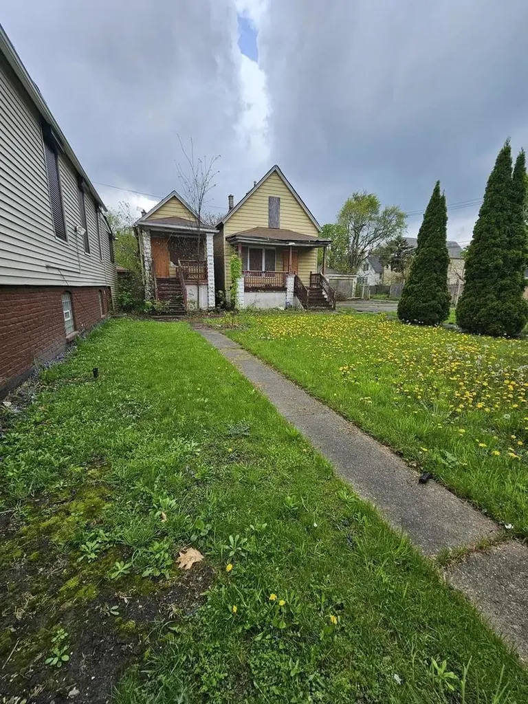 11920 South Calumet Avenue Chicago IL 60628