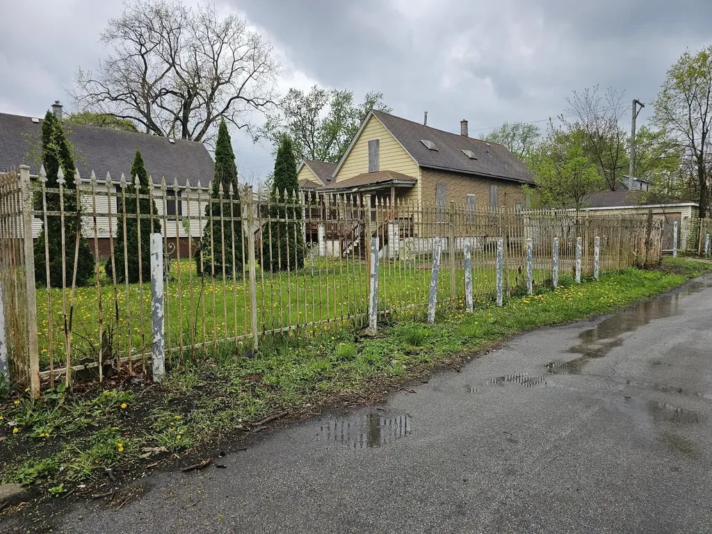 11920 South Calumet Avenue Chicago IL 60628