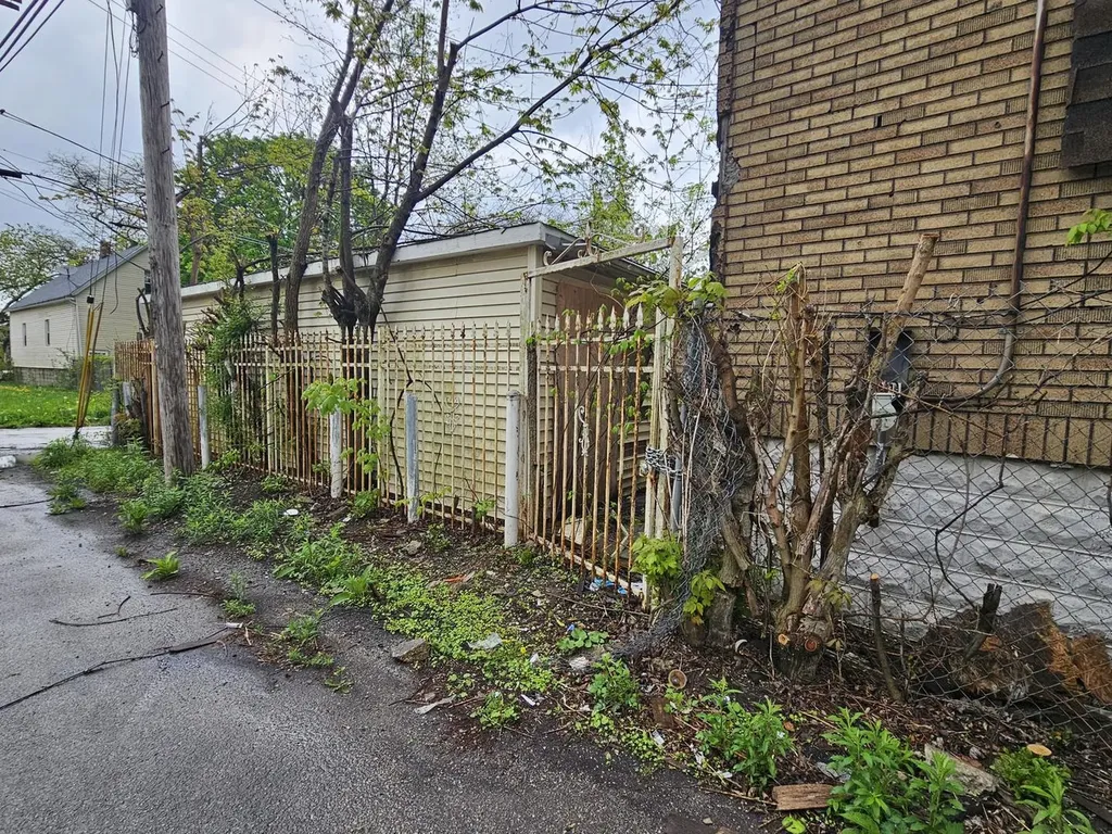 11920 South Calumet Avenue Chicago IL 60628