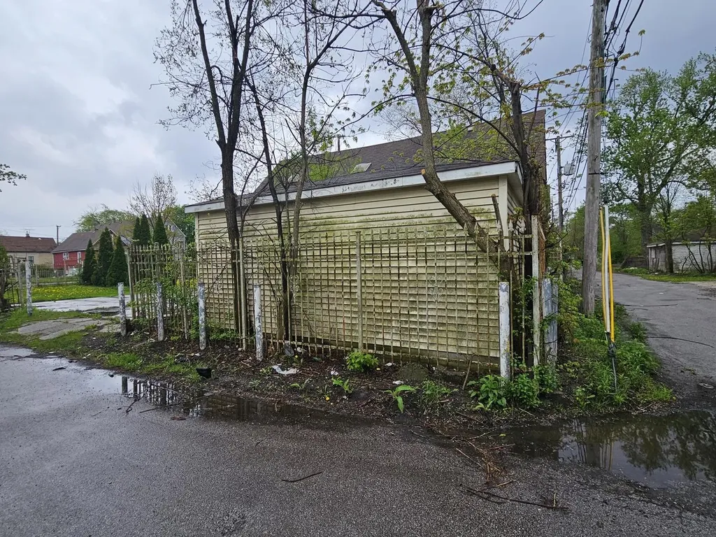 11920 South Calumet Avenue Chicago IL 60628