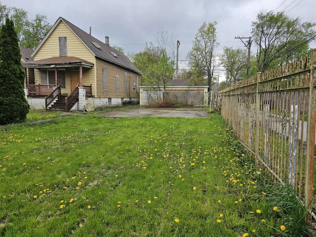 11920 South Calumet Avenue Chicago IL 60628