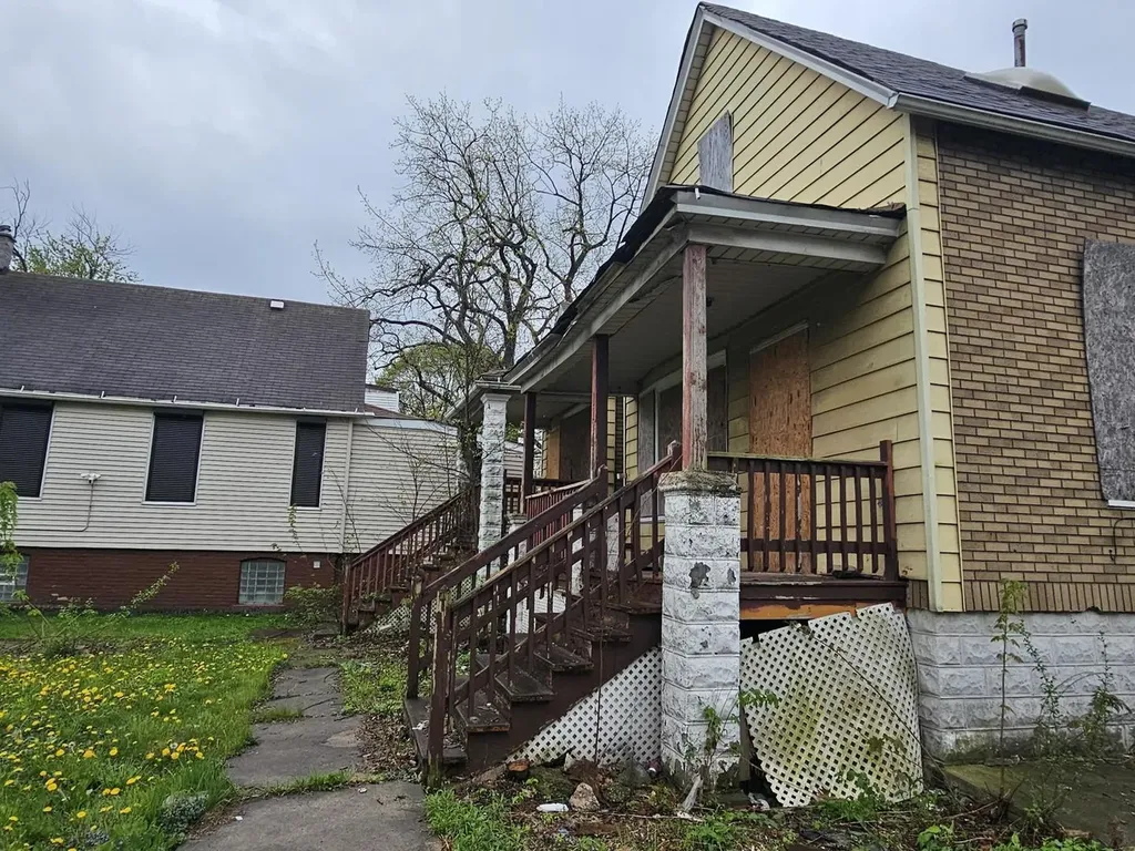 11920 South Calumet Avenue Chicago IL 60628